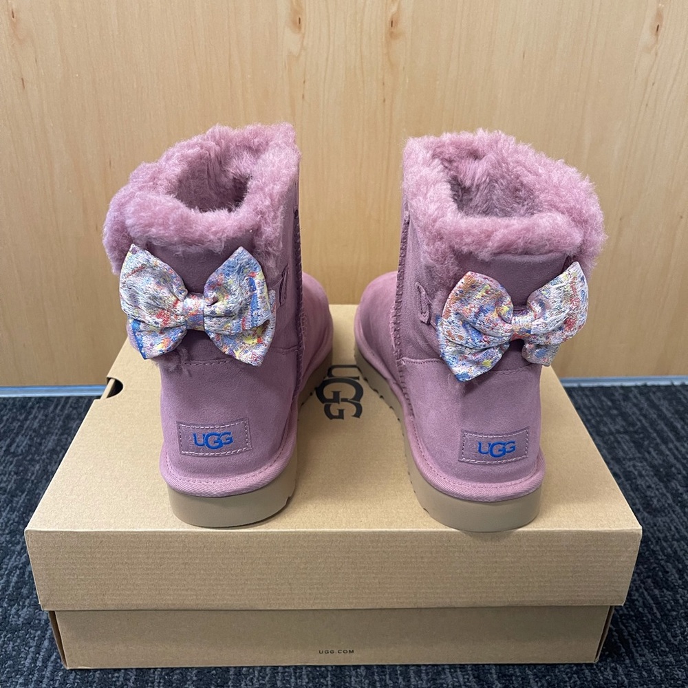 NIB UGG Bailey Bow Mini Splatter Boots